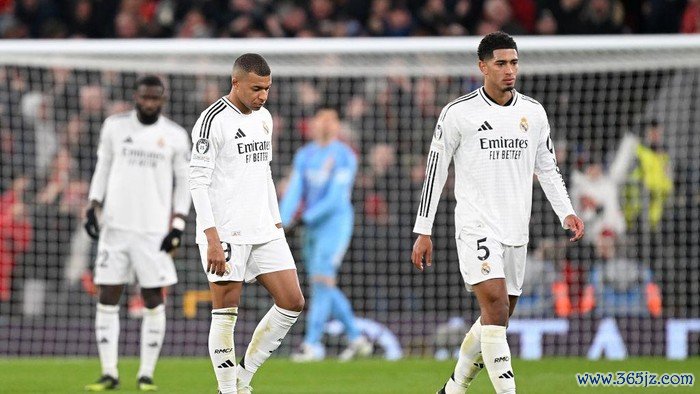 LIVERPOOL, ENGLAND - NOVEMBER 27: Jude Bellingham and Kylian Mbappe of Real Madrid show dejection after Alexis Mac Allister of Liverpool (not pictured) scores his teams first goal during the UEFA Champions League 2024/25 League Phase MD5 match between Liverpool FC and Real Madrid C.F. at Anfield on November 27, 2024 in Liverpool, England. (Photo by Michael Regan - UEFA/UEFA via Getty Images)