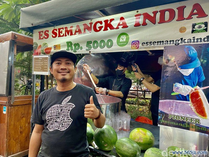 Es Semangka India di Kalibata beromzet Rp 3 juta sehari.